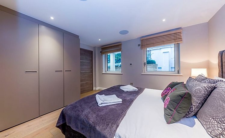 Lux St James Apartment by City Stay London