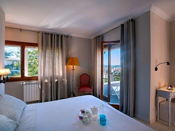 Montjuic Bed & Breakfast