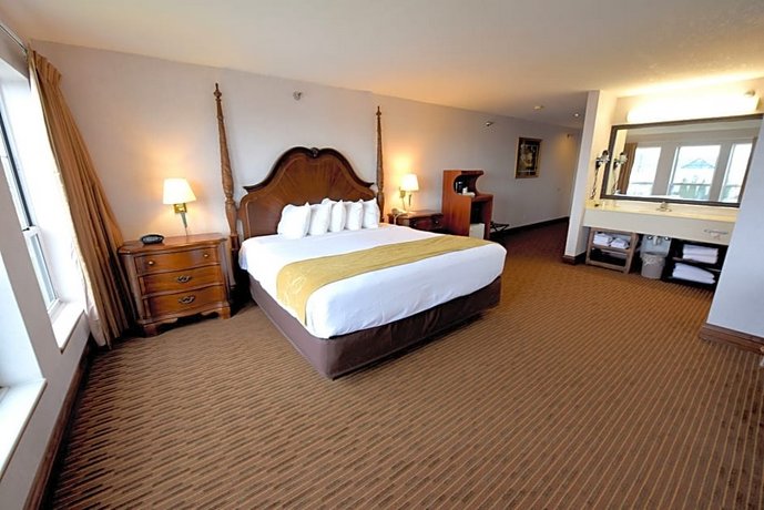 Crown Choice Inn & Suites Lakeview and Waterpark