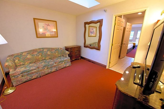Crown Choice Inn & Suites Lakeview and Waterpark