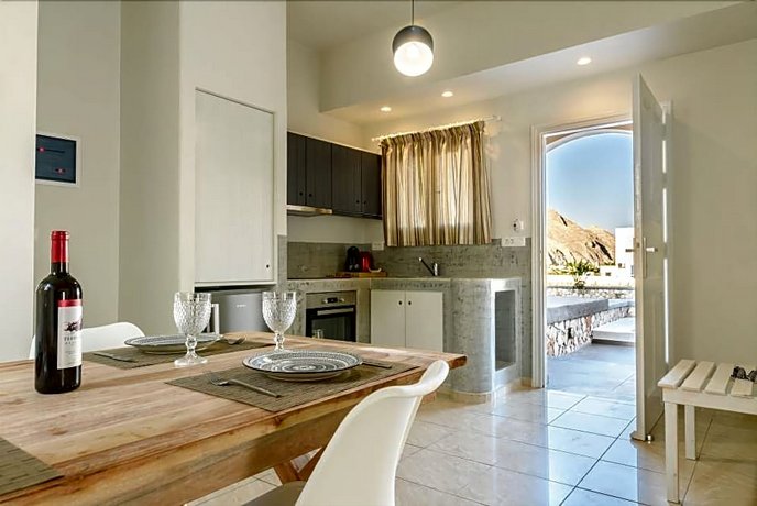 De_naxia Suites