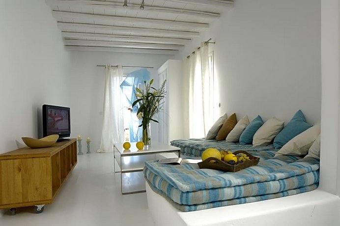 Kapetan Tasos Suites
