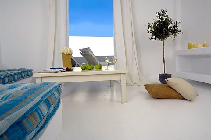 Kapetan Tasos Suites