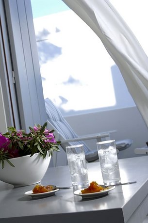 Kapetan Tasos Suites