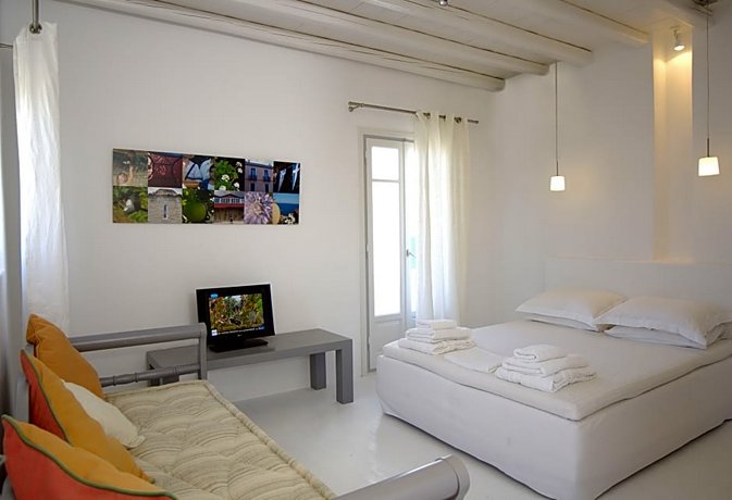 Kapetan Tasos Suites