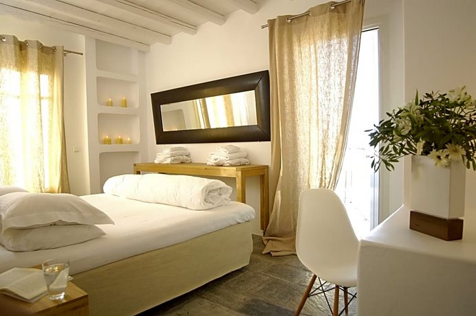Kapetan Tasos Suites