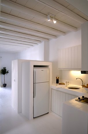 Kapetan Tasos Suites
