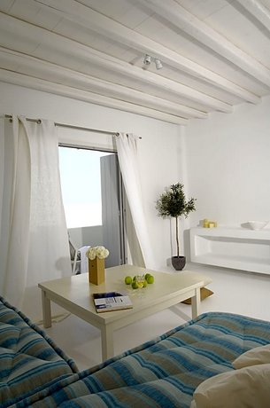 Kapetan Tasos Suites