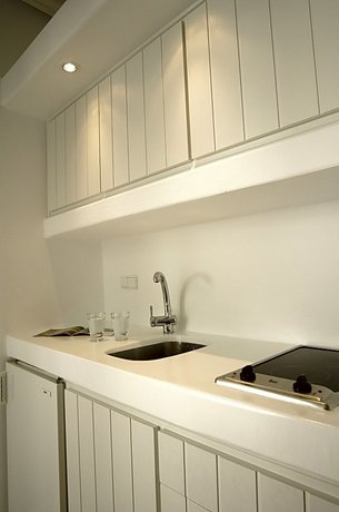 Kapetan Tasos Suites
