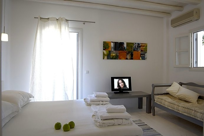 Kapetan Tasos Suites