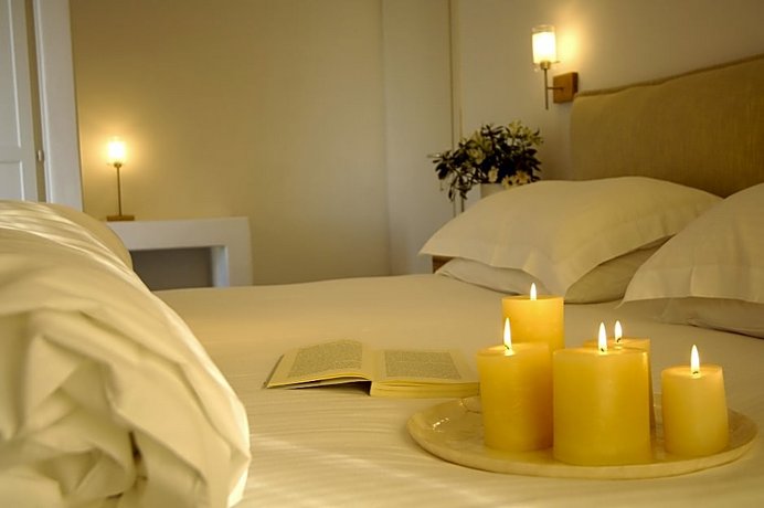 Kapetan Tasos Suites