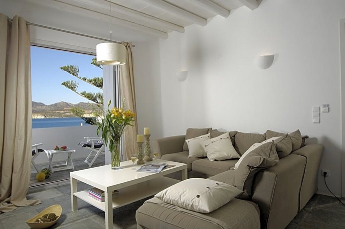 Kapetan Tasos Suites
