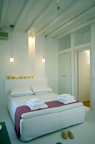 Kapetan Tasos Suites