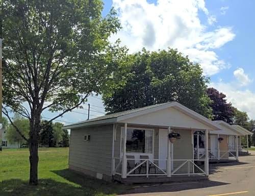 Royalty Maples Cottages and Motel