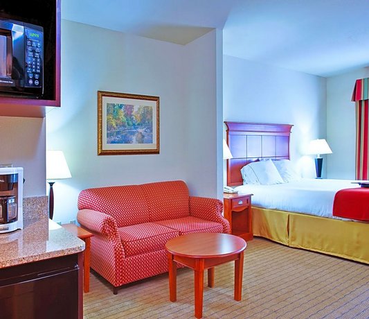 Holiday Inn Express & Suites Dyersburg