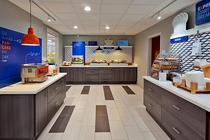 Holiday Inn Express Hotel & Suites Dothan North