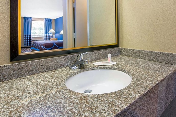 Super 8 by Wyndham Dothan