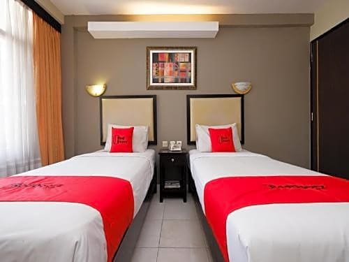 RedDoorz Plus @ Singosari Raya
