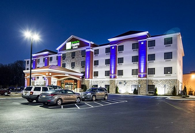 Holiday Inn Express & Suites Elkton - University Area