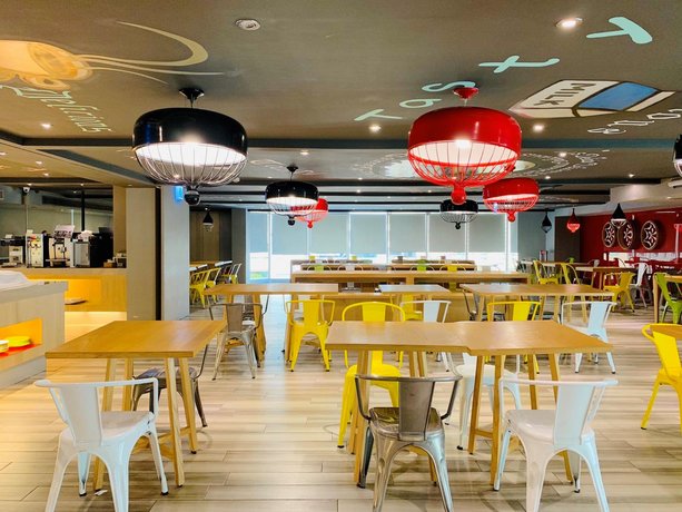 FX INN Kaohsiung Zhonghua Road Branch
