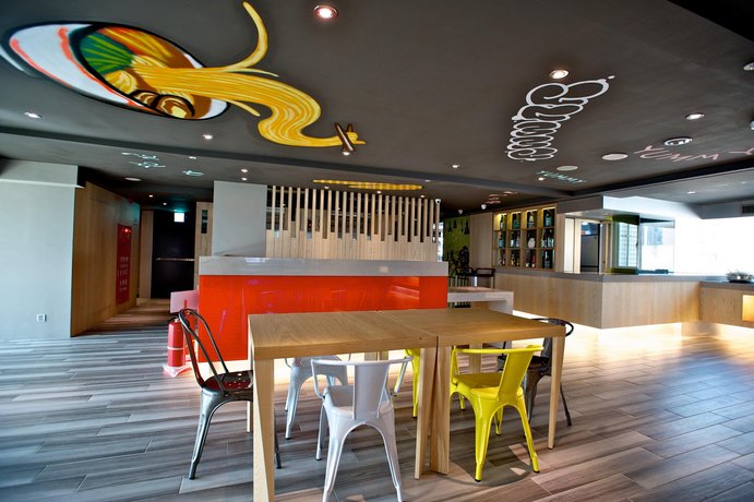 FX INN Kaohsiung Zhonghua Road Branch