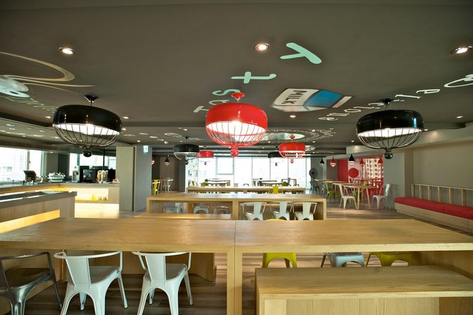 FX INN Kaohsiung Zhonghua Road Branch