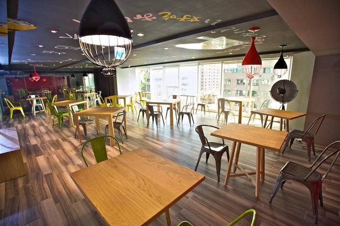 FX INN Kaohsiung Zhonghua Road Branch