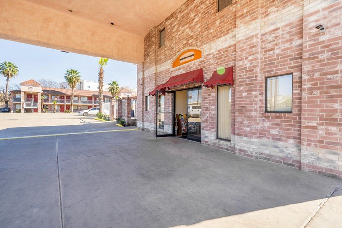 EconoLodge Inn & Suites San Antonio