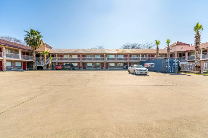 EconoLodge Inn & Suites San Antonio