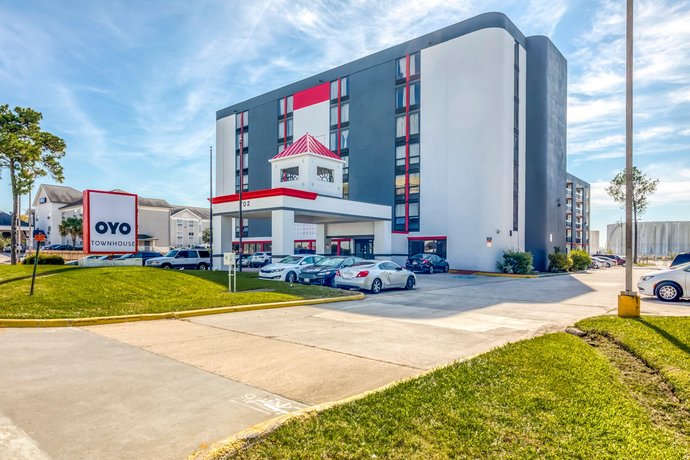 OYO Townhouse Houston George Bush Intercontinental