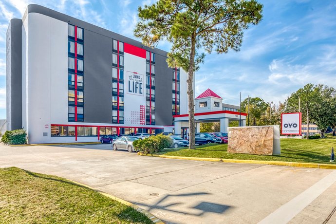 OYO Townhouse Houston George Bush Intercontinental