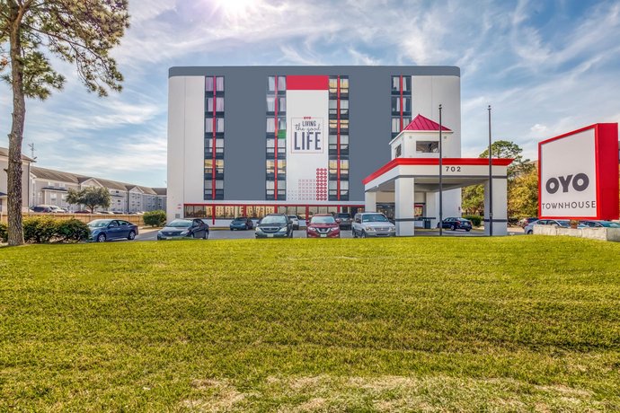 OYO Townhouse Houston George Bush Intercontinental