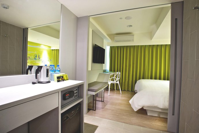 FX INN Kaohsiung Zhonghua Road Branch