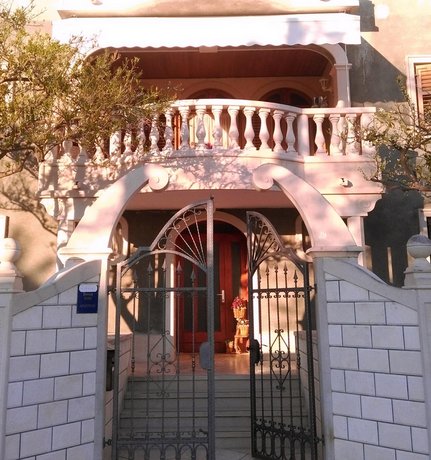Studio in Sumartin With Wonderful sea View Furnished Balcony and Wifi - 100 m From the Beach