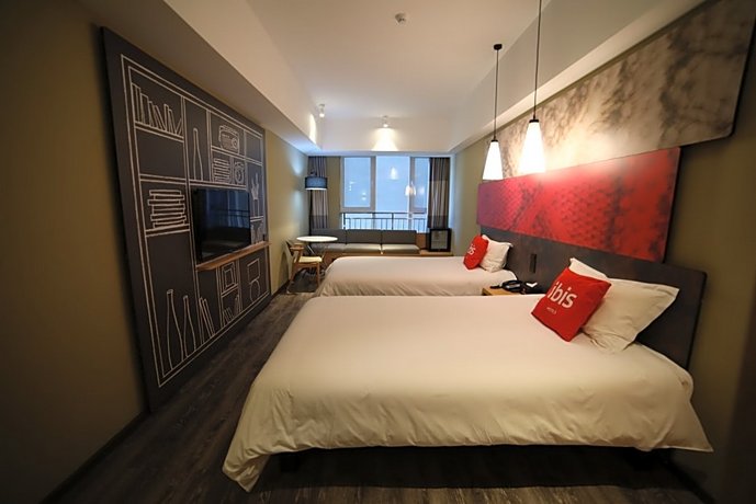 ibis Weihai Oriental New Ground Hotel