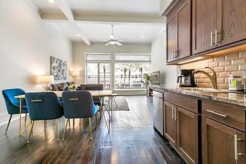 1 And 2 Br Luxury Condos Steps Away From French Quarter