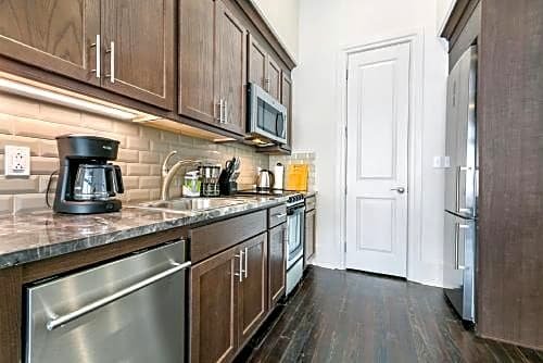 1 And 2 Br Luxury Condos Steps Away From French Quarter