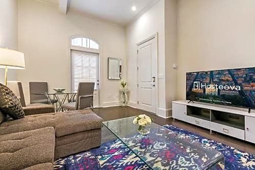 1 And 2 Br Luxury Condos Steps Away From French Quarter