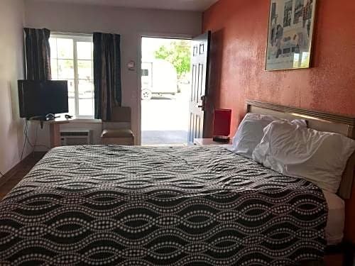 Royal Gateway Motel by OYO
