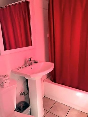 Royal Gateway Motel by OYO