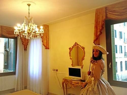 Hotel At Leonard