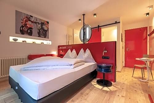 Al Plan RomanticHotel Museum-Osteria-Oldtimer