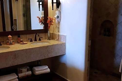 Lovely 1 BED Hacienda Encantada