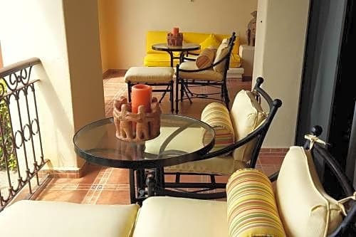 Lovely 1 BED Hacienda Encantada