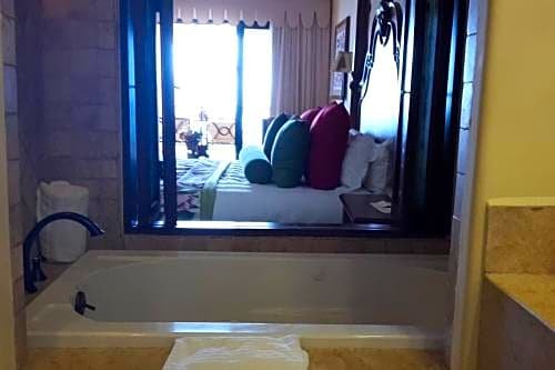 Lovely 1 BED Hacienda Encantada