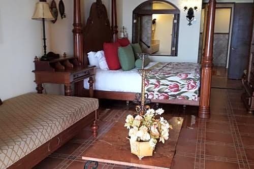 Lovely 1 BED Hacienda Encantada