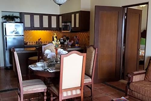 Lovely 1 BED Hacienda Encantada