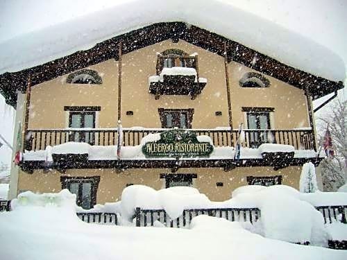 Albergo Passet Pragelato Ski School Italy thumbnail