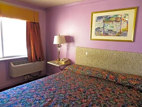 The Oaks Motel