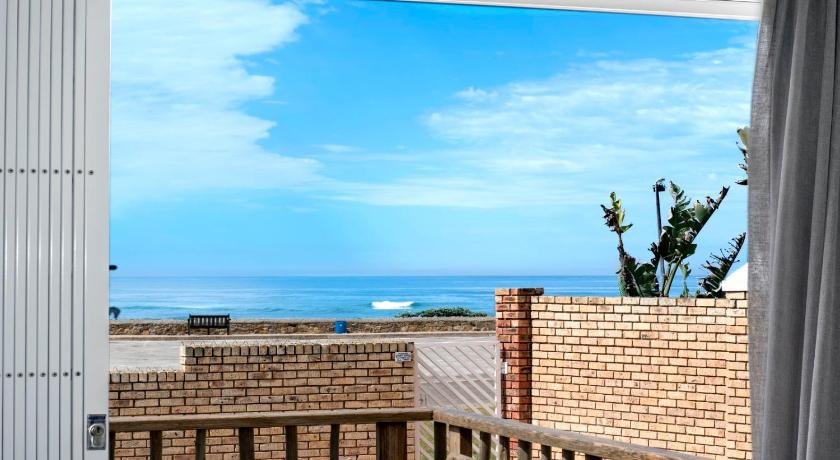 Kelly's Beachfront Apartments